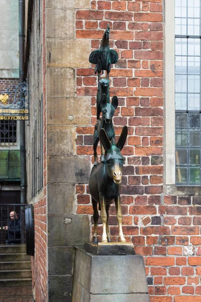 Bronze statue of Bremen Town Musicians in Bremen — Stock Photo, Image