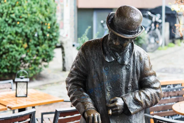 Bronze figure of Heini Holtenbeen in Bremen — Stock Photo, Image