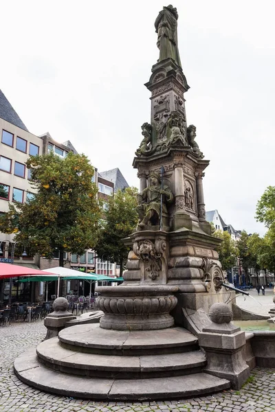 Jan von Werth air mancur di Pasar Lama di Cologne — Stok Foto