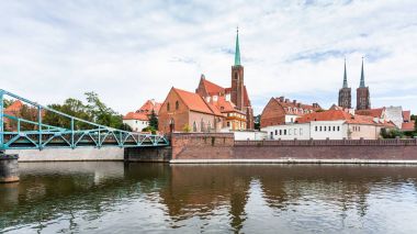 Tumski Köprüsü ve Collegiate Kilisesi Wroclaw