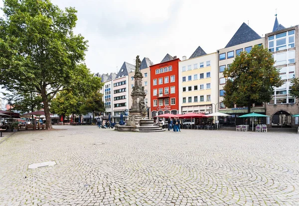 Vista do mercado velho (Alter Markt) quadrado em Colônia — Fotografia de Stock