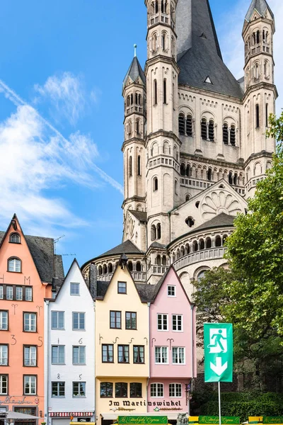 Façade de maisons médiévales sur Fischmarkt à Cologne — Photo