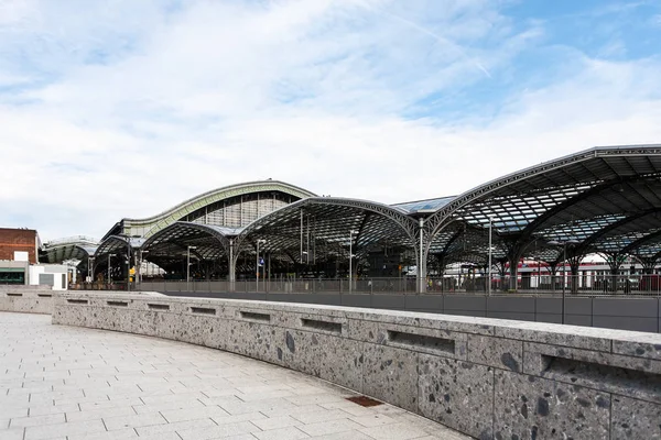 Платформи з головного залізничного вокзалу в місті Кельн — стокове фото