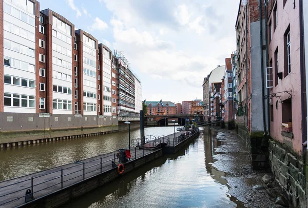 Pohled na Nikolaifleet kanálu ve městě Hamburg — Stock fotografie