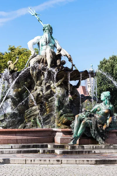 Neptune Fountain in Berlin city — Stock Photo, Image