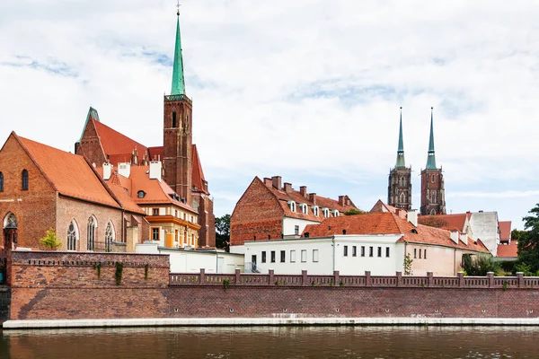Vista da construção da Igreja Colegiada em Wroclaw — Fotografia de Stock