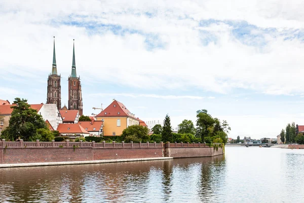 Řeka Odra a Ostrow Tumski ostrov v Wroclaw — Stock fotografie