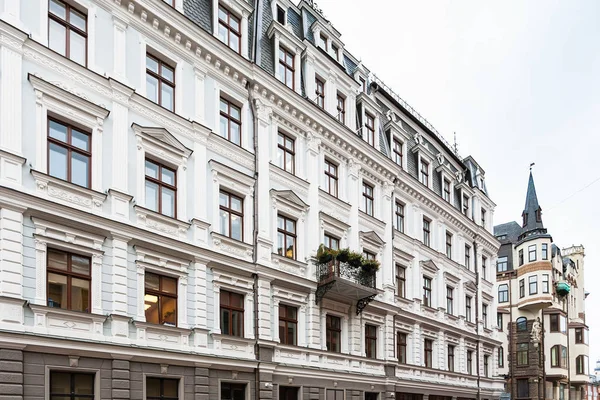 Old urban houses in Riga city in september — Stock Photo, Image