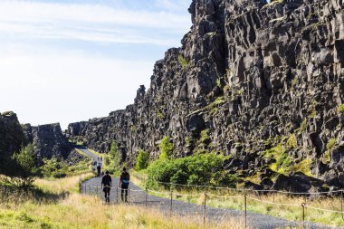 ziyaretçi Almannagja hata Thingvellir yürümek