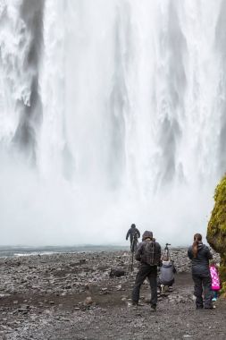 insanlar Skogafoss şelale İzlanda'alt
