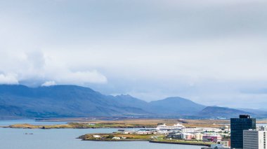 Reykjavik Atlantik Okyanusu'nun sahilinin görünümünün üst