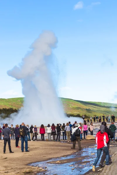 turistler fotoğraf Haukadalur Strokkur Şofben