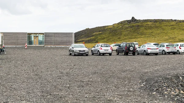 在冰岛 Dyrholaey 半岛的停车处 — 图库照片