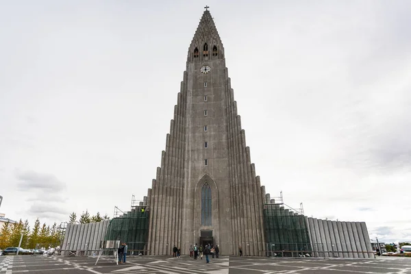 Hallgrímskirkja-templom szeptember Rejukjavík területén — Stock Fotó