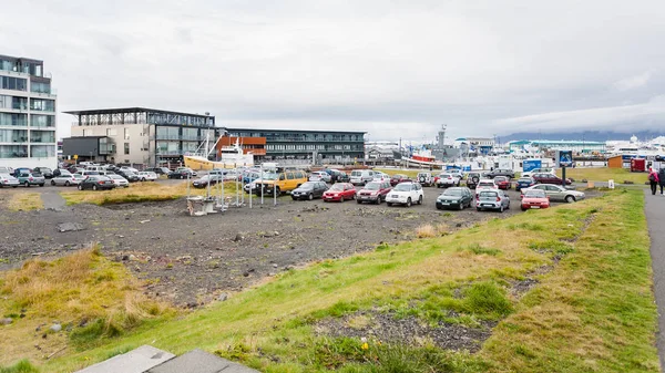 Hlesgata strada vicino al porto nella città di Reykjavik — Foto Stock