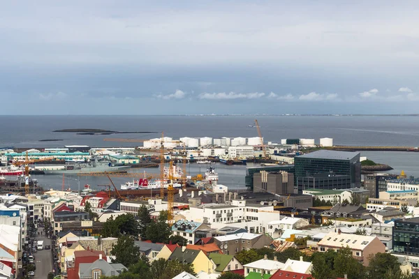 Vista sopra del porto nella città di Reykjavik — Foto Stock