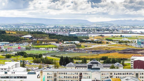 Ci-dessus vue des quartiers de Reykjavik — Photo