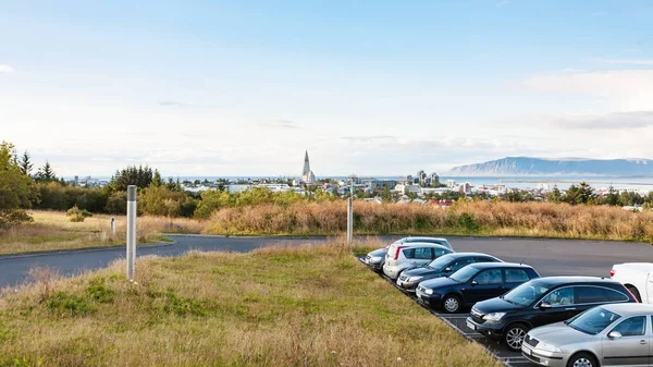 Vue sur la ville de Reykjavik depuis le parking de Perlan — Photo