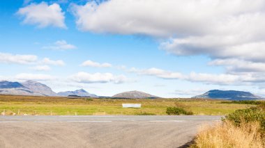 İzlanda'daki Laugarvatnsvegur yol ile ülke