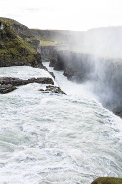 Gullfoss şelale Kanyonu Olfusa nehir düşüyor
