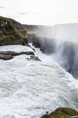 Gullfoss şelale Kanyonu dibinde düşüyor