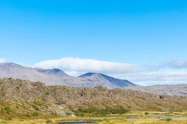 Logberg Dağları ve Thingvellir Oxara Nehri