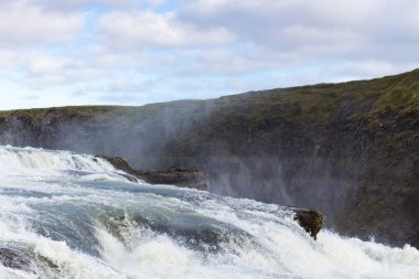 Gullfoss şelale görünümünü sonbaharda kapat