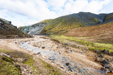 İzlanda'daki Graenagil kanyonda Creek