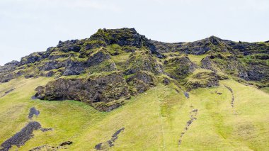Reynisfjara beach yakınındaki Reynisfjall Dağı