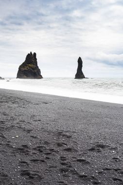 Reynisdrangar bazalt yığınları Reynisfjara Beach