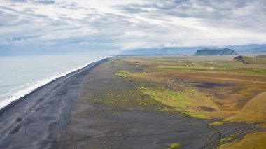 Solheimafjara sahil Dyrholaey cape üzerinden görünümünü