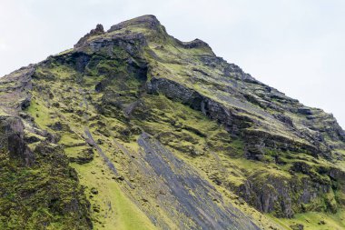 volkanik Dağları yakınında Skogafoss eğimi