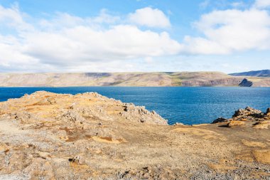 İzlanda'daki Kleifarvatn göl manzarası