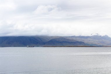 Atlantik Okyanusu'nun Reykjavik gelen su görünümünü