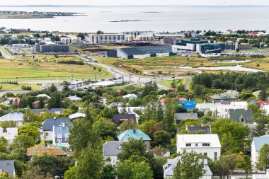 Reykjavik şehir ve Atlantik Okyanusu kıyısında