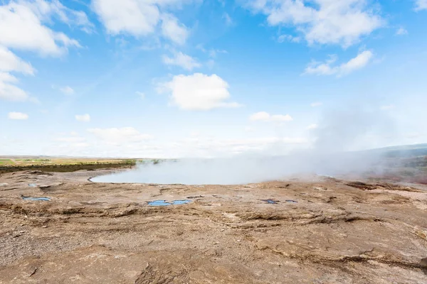 アイスランドの Haukadalur 地区の Geisyr のクレーター — ストック写真