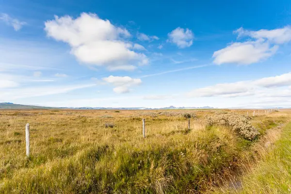 Isländische ländliche Landschaft entlang der Biskupstungnabraut — Stockfoto