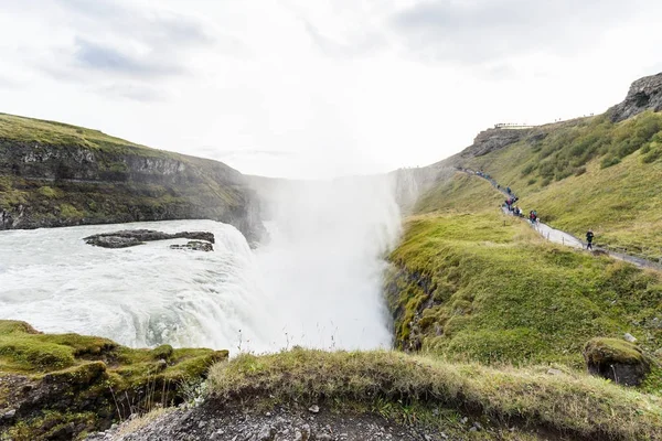 Caudal de agua de la cascada Gullfoss en el cañón Olfusa — Foto de Stock