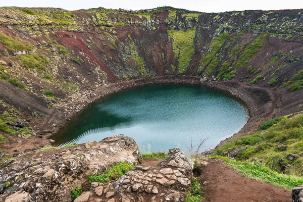Vista superior del lago Kerid en el cráter volcánico —  Fotos de Stock