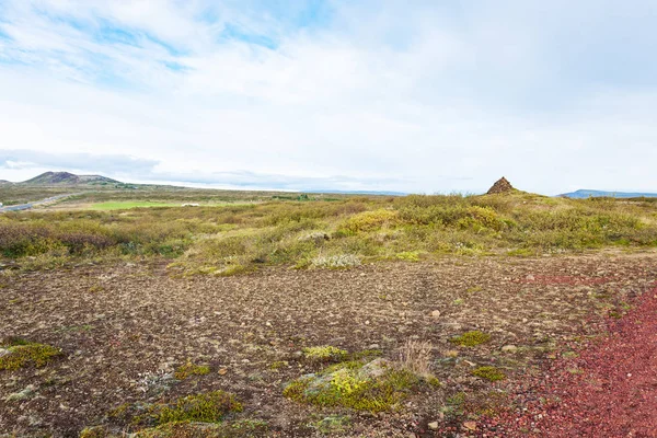 Isländische Landschaft in der Nähe von Vulkankrater — Stockfoto