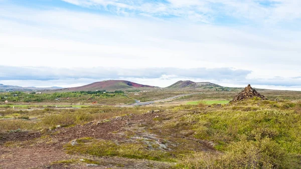 Icelandic landscape with Biskupstungnabraut road — Stock Photo, Image