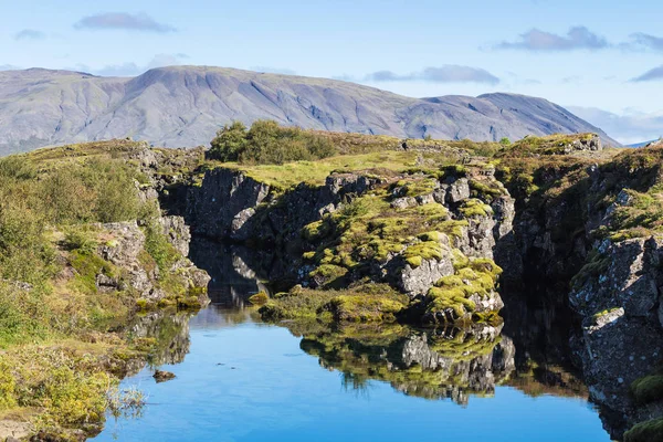 Vista de la grieta de Silfra en el valle de Thingvellir — Foto de Stock