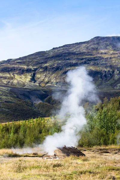 アイスランドのホイカダールル渓谷の間欠泉 — ストック写真