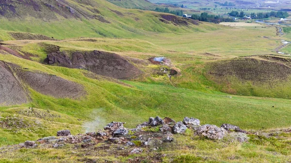 Geysire in hveragerdi hot spring river trail area — Stockfoto