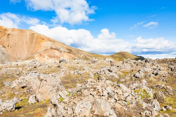 Горный склон возле вулканического лавового поля Лаугаран — стоковое фото