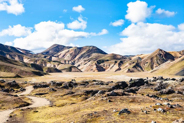 Путь к долине в Ландманналаугар в Исландии — стоковое фото