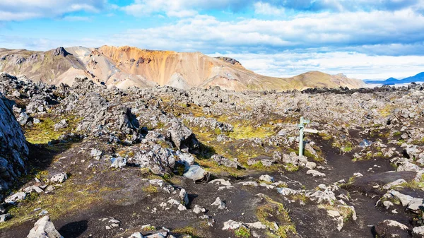 Signo en el campo de lava volcánica de Laugahraun en Islandia —  Fotos de Stock