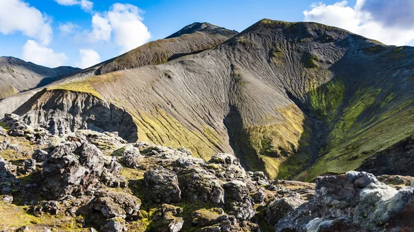 Berg in der Nähe von Laugahraun Lavafeld in Island — Stockfoto