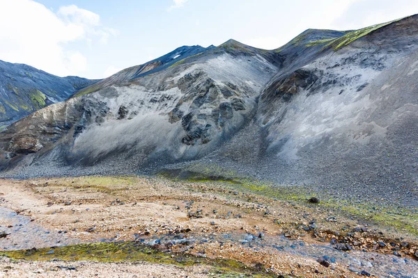 Horské svahy kaňonu Graenagil na Islandu — Stock fotografie