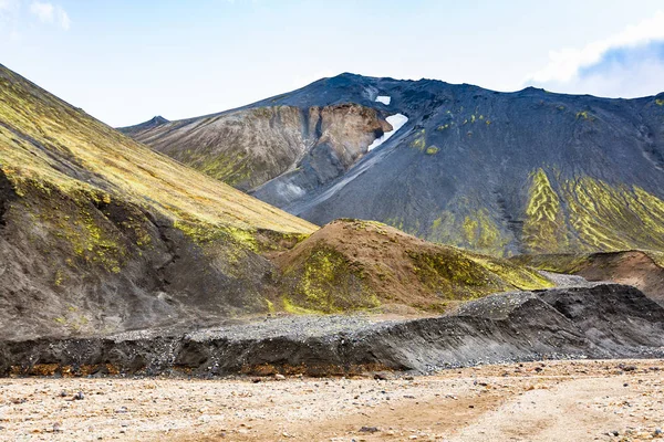 Vulkanen nära Graenagil canyon i Island — Stockfoto